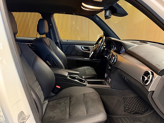 Mercedes-Benz GLK220 10 of 24