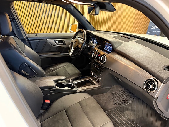 Mercedes-Benz GLK220 9 of 24