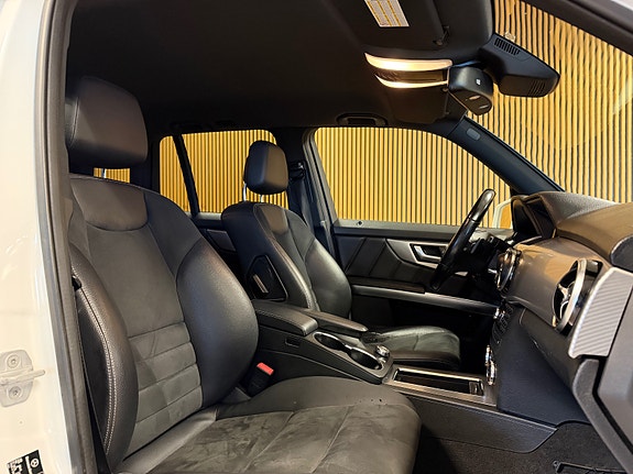 Mercedes-Benz GLK220 11 of 24