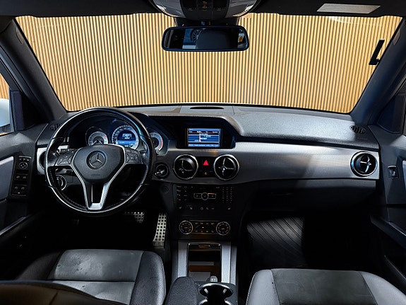 Mercedes-Benz GLK220 16 of 24