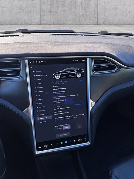 Tesla Model S 10 of 20