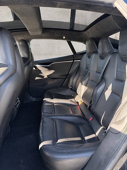 Tesla Model S 13 of 20