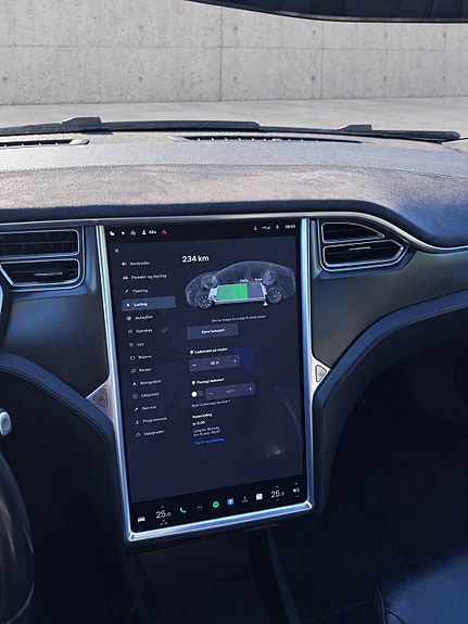 Tesla Model S 11 of 20