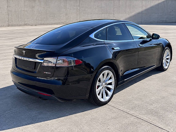 Tesla Model S 5 of 20