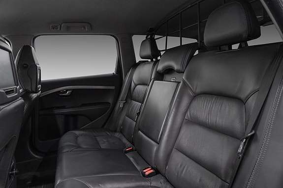 Volvo XC70 13 of 30