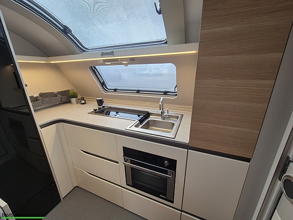 Adria Adora 613 HT/Sykkelstativ/Bad i bakvegg 11 of 30