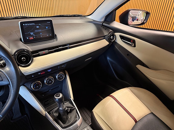 Mazda 2 16 of 21