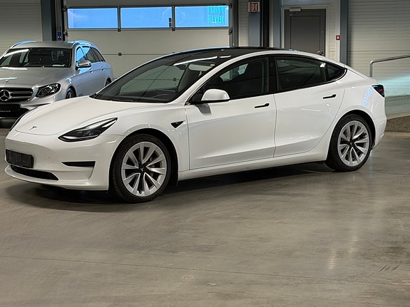 Tesla Model 3 3 of 18