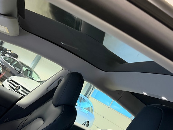 Tesla Model 3 11 of 18