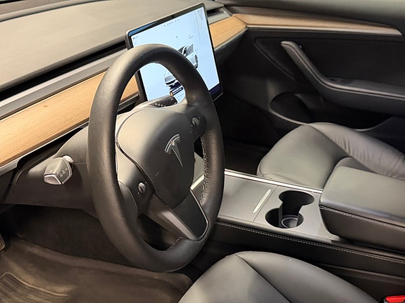 Tesla Model 3 10 of 18
