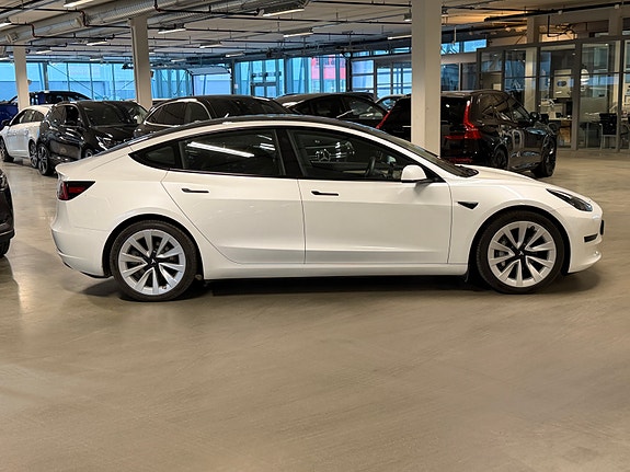 Tesla Model 3 4 of 18