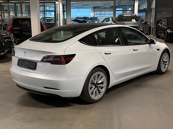 Tesla Model 3 5 of 18