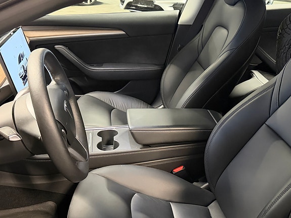 Tesla Model 3 9 of 18