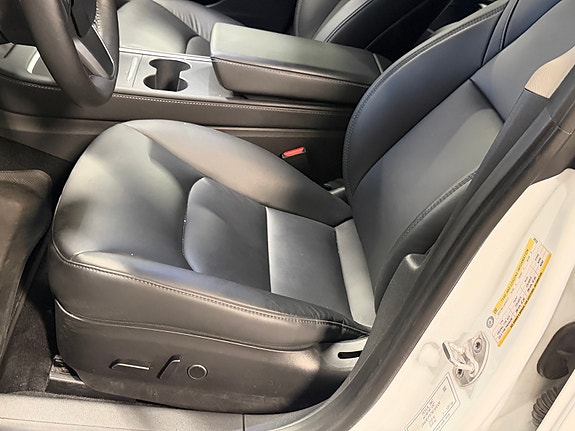 Tesla Model 3 8 of 18