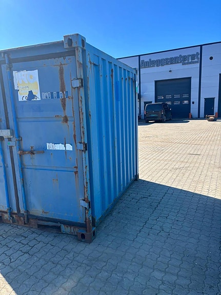 Container 3 of 6