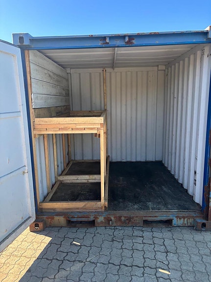 Container 5 of 6