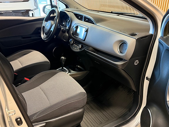 Toyota Yaris 16 of 21