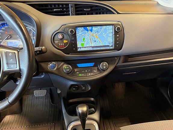 Toyota Yaris 13 of 21