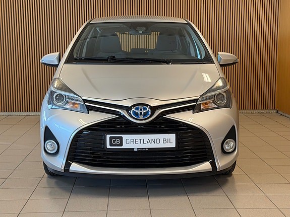Toyota Yaris 4 of 21
