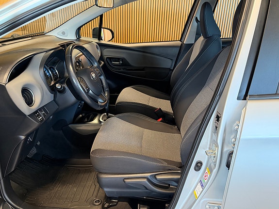 Toyota Yaris 10 of 21