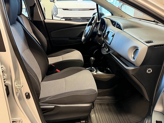 Toyota Yaris 19 of 21