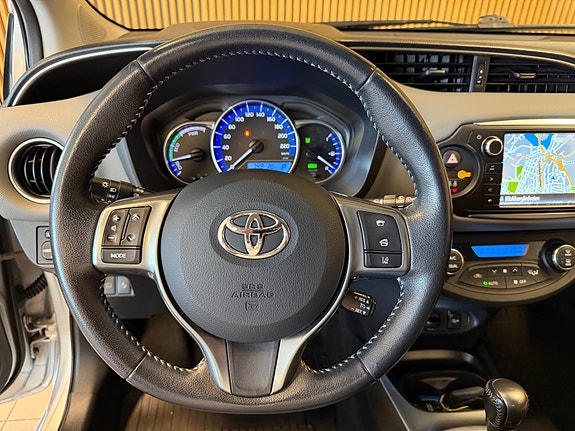 Toyota Yaris 17 of 21
