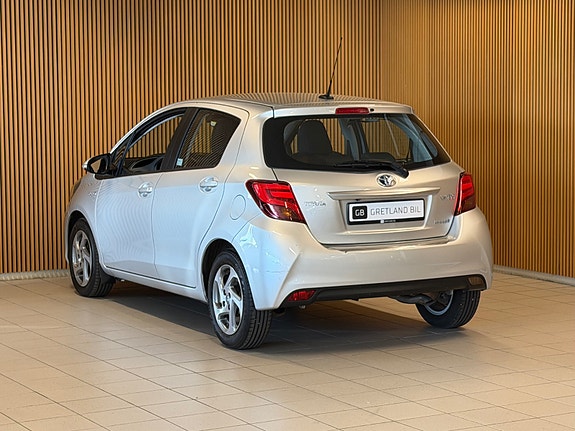 Toyota Yaris 6 of 21