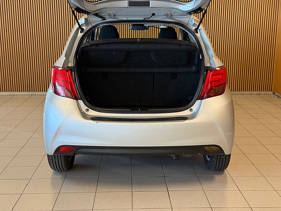 Toyota Yaris 18 of 21