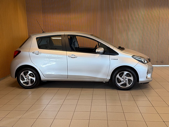 Toyota Yaris 3 of 21