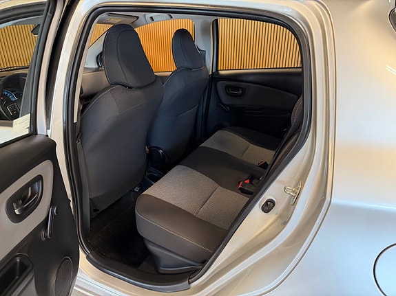 Toyota Yaris 12 of 21