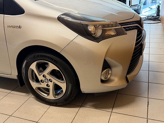 Toyota Yaris 21 of 21