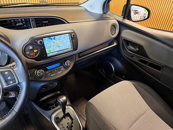Toyota Yaris 14 of 21