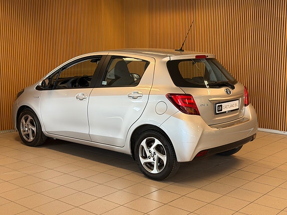 Toyota Yaris 7 of 21