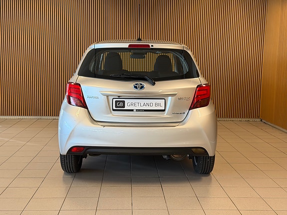 Toyota Yaris 5 of 21