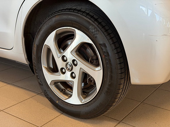 Toyota Yaris 15 of 21