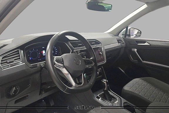 Volkswagen Tiguan 12 of 30