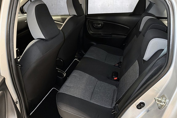 Toyota Yaris 12 of 19