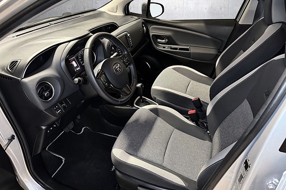 Toyota Yaris 10 of 19