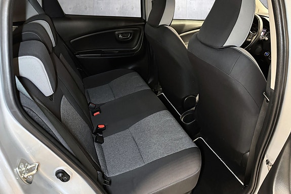 Toyota Yaris 13 of 19