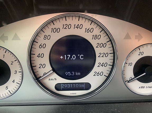 Mercedes-Benz E220 d 4 of 10