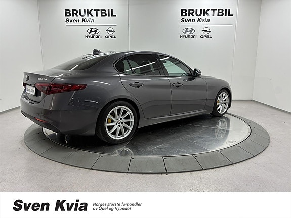 Alfa Romeo Giulia 8 of 29