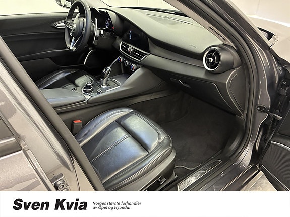 Alfa Romeo Giulia 13 of 29