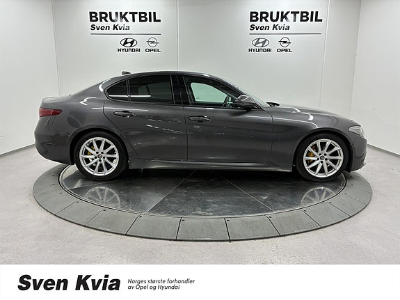 Alfa Romeo Giulia 4 of 29