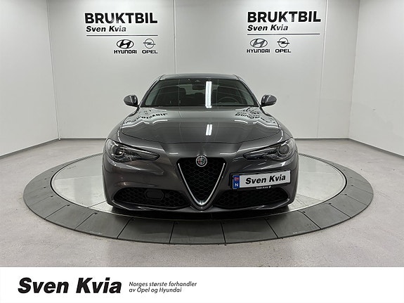 Alfa Romeo Giulia 2 of 29
