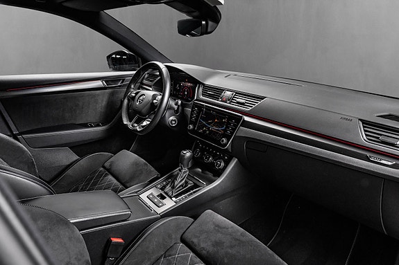 Skoda Superb 14 of 30