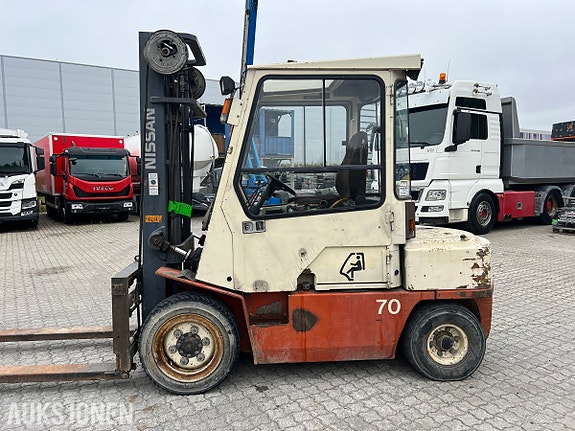 Nissan FGU02A30U gaffeltruck - 3.000 kg - 3,7 m 2 of 30