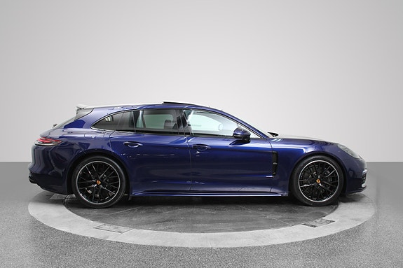Porsche Panamera 4 of 30
