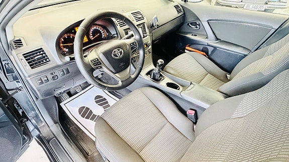 Toyota Avensis 12 of 30