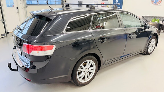 Toyota Avensis 4 of 30
