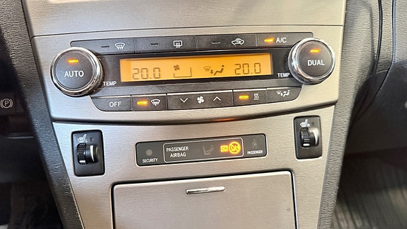 Toyota Avensis 23 of 30